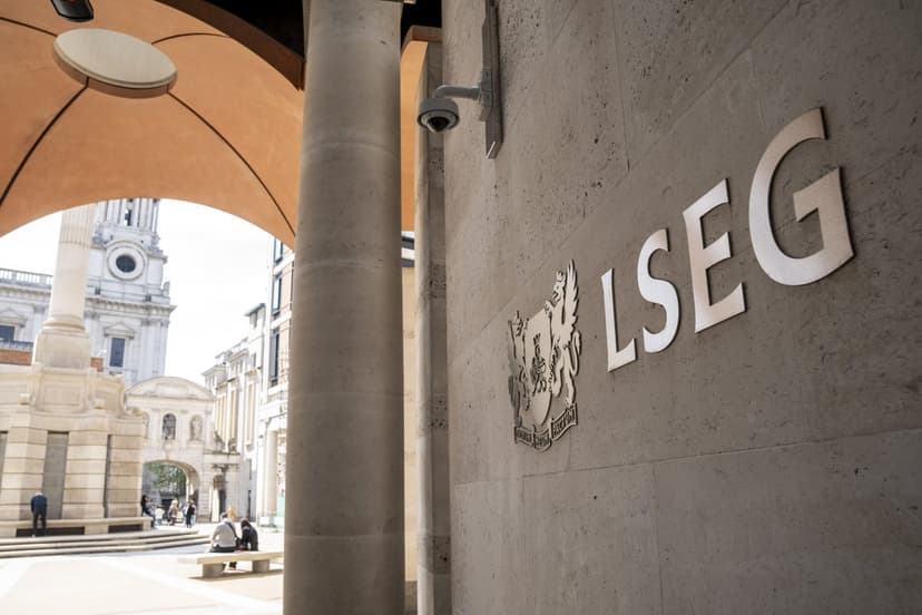 UK Stocks Dip Amid Retail Woes, Defence Gains