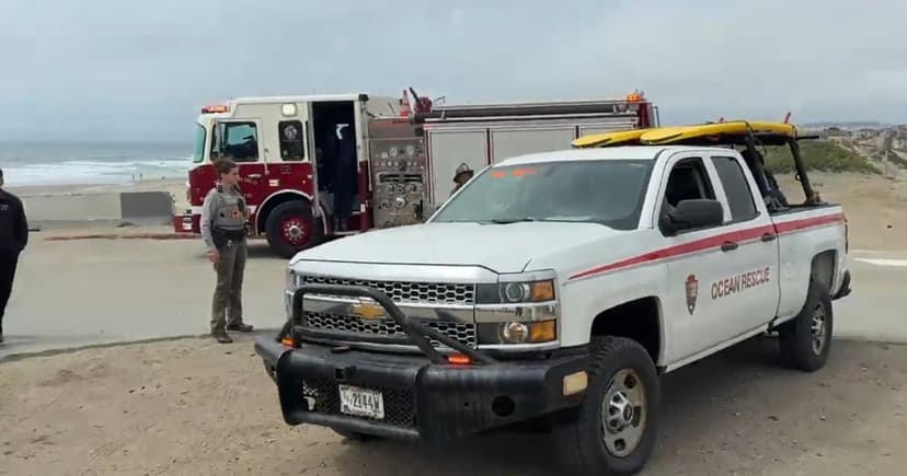 Hang Glider Crashes Onto SF Beach, Rescued by Firefighters