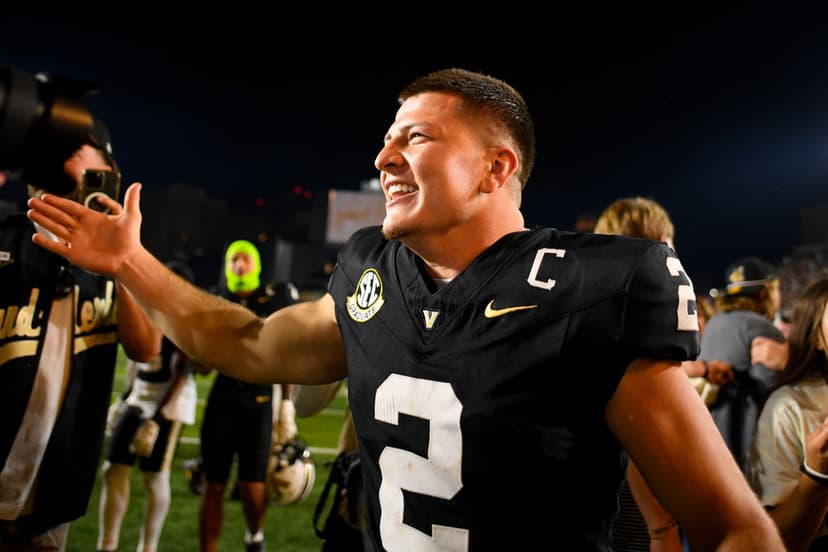 Heisman Finalist Claims He's College Football's Best