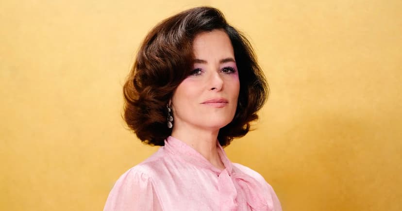 Parker Posey Hosts Hulu's Mob Villa Show