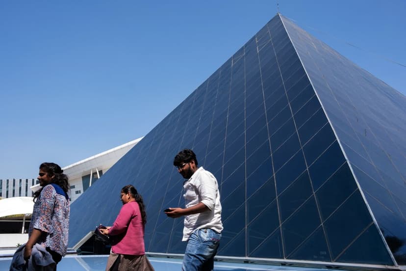 India IT Stocks Plunge Amid Growth Fears