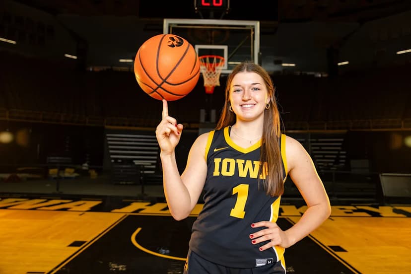 Iowa Women's Hoops Rises to No. 6 Nationally