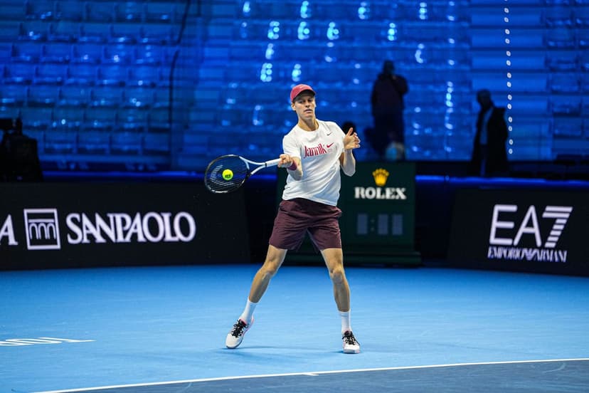 Sinner's Shirtless Dubai Training for 2026 Season