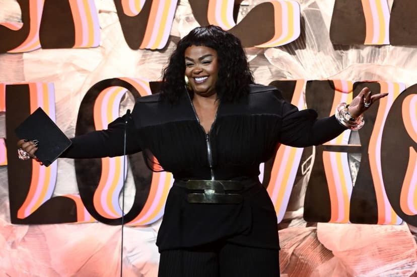 Jill Scott Dominates Adult R&B Chart After 13 Years