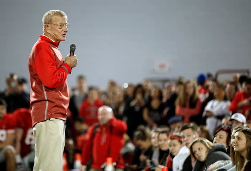 Legendary Coach Lou Holtz Dies at 89