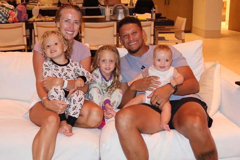 Mahomes Family's Festive Thanksgiving Snap