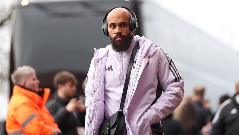 Carrick's Man Utd faces derby test