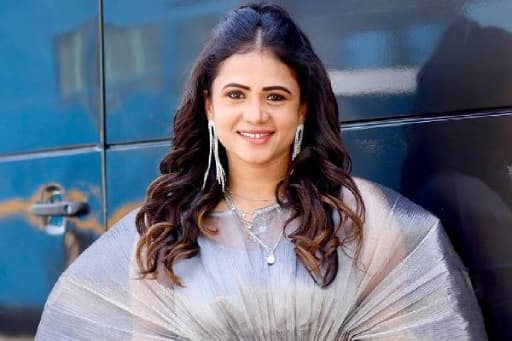 Tv Host Manimegalai's Lavish Lifestyle Revealed