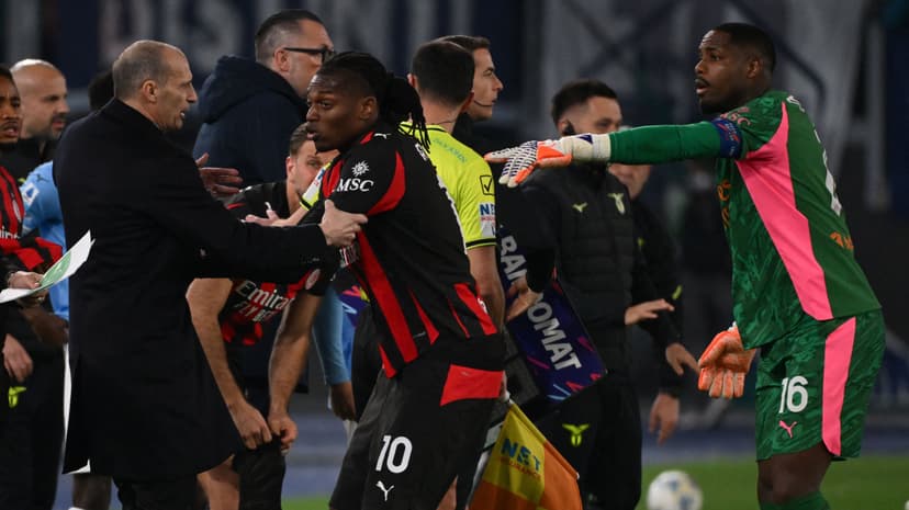Leão Substitution Sparks Controversy in Milan Defeat