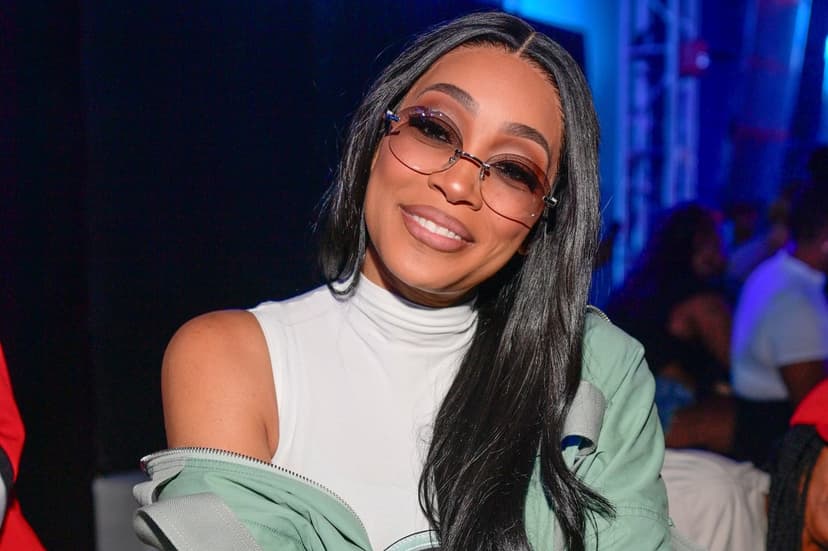 Monica Grabs Ray J's Phone Amid Beyoncé/Jay-Z Drama