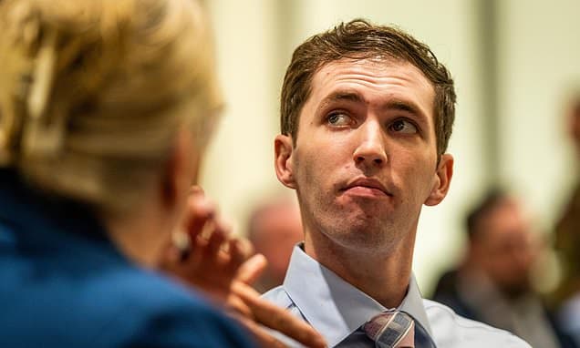 Defendant Demands Camera Ban in Murder Case