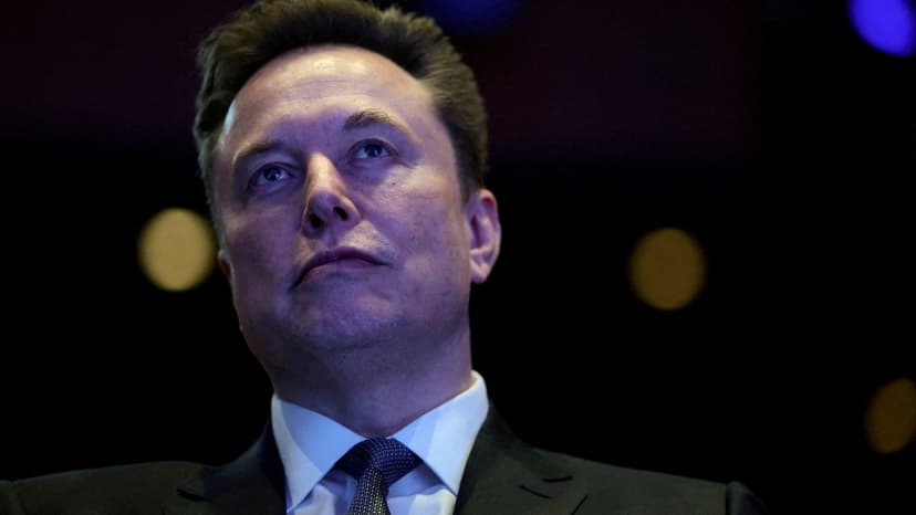 Musk Demands Banks Buy AI Chatbot for SpaceX IPO