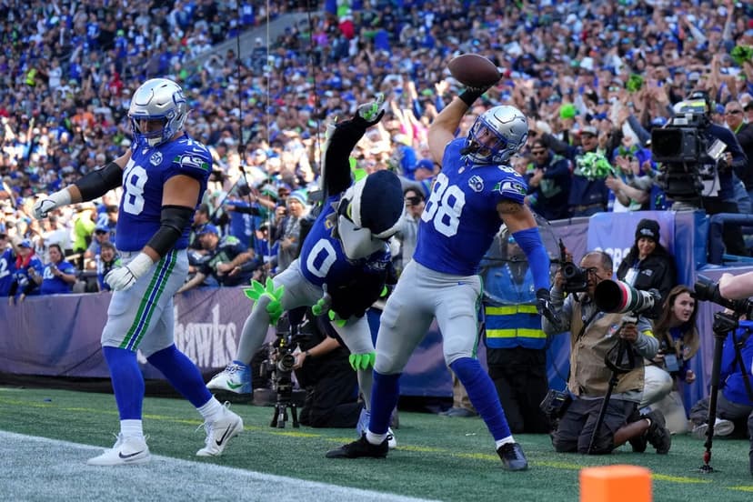 NFL Week 13: Throwbacks & Stadiums Steal the Show