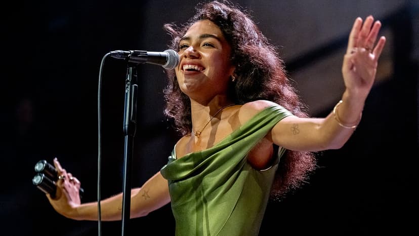 Busking to BRITs: Olivia Dean's Grit