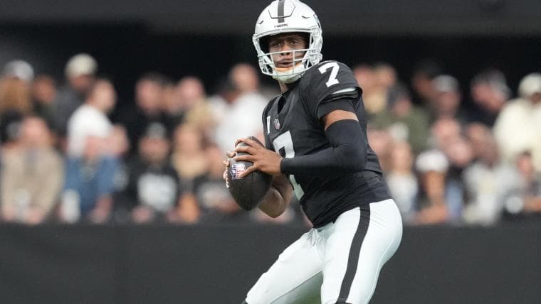 Raiders QB Smith Injured, Backup Takes Over vs. Broncos