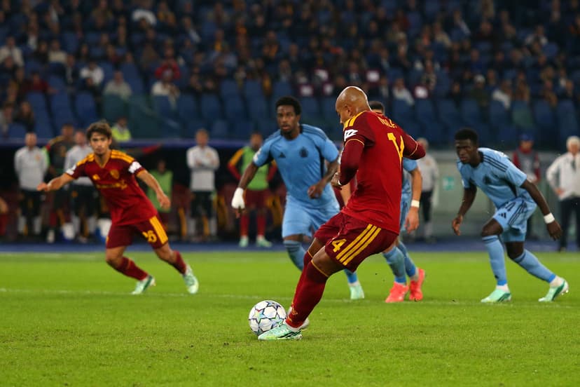 Malen Stars in Roma's Dominant UCL Victory