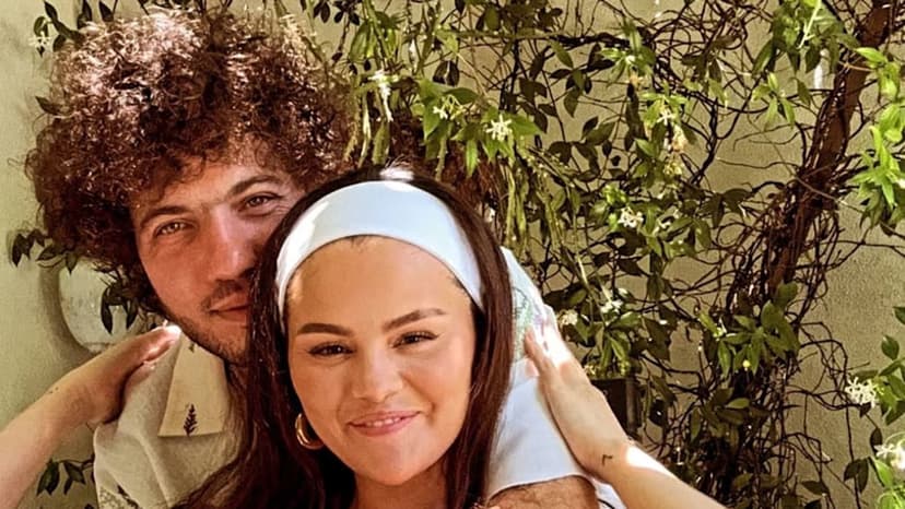 Selena Gomez & Benny Blanco: Yacht Getaway Bliss!