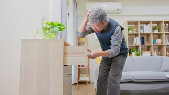 Shingles Shot May Ward Off Dementia, Study Finds