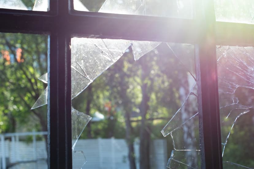 SoCal Winds Unleash Fury: Stay Indoors!