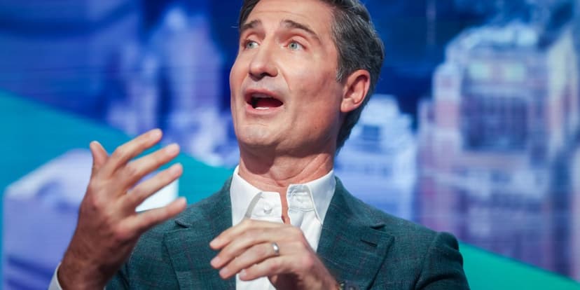 Starbucks CEO: Back to Cozy Coffee, Less Factory