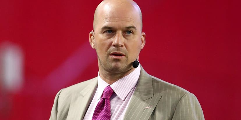 QBs play through pain in Super Bowl showdown