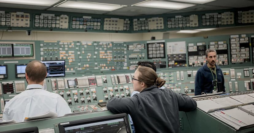 AI Fuels Nuclear Renaissance: Old Plants Power New Tech