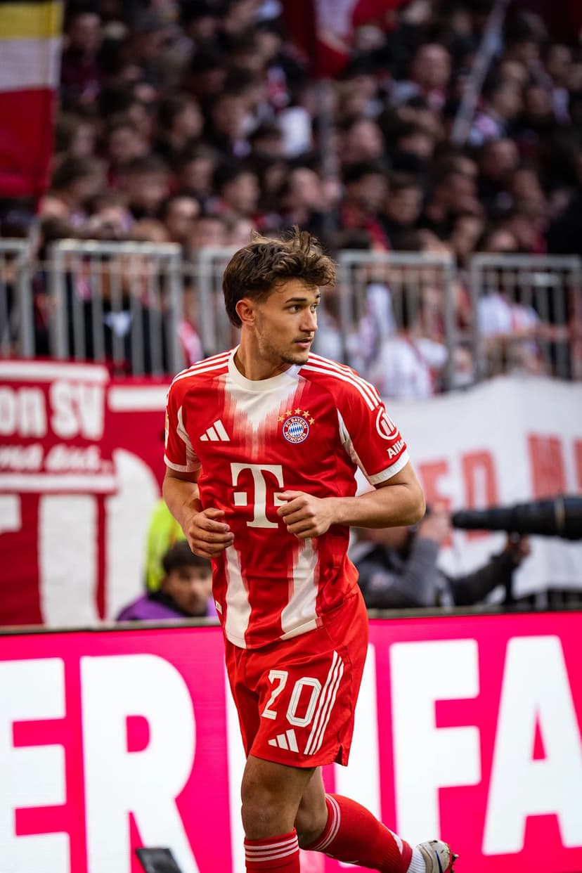 Bischof Embraces Versatility for Bayern Munich