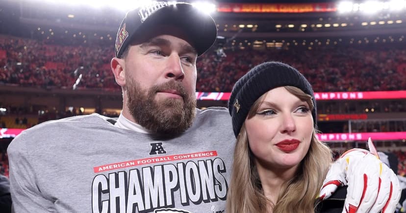 Swift & Kelce: New Dog Parents!