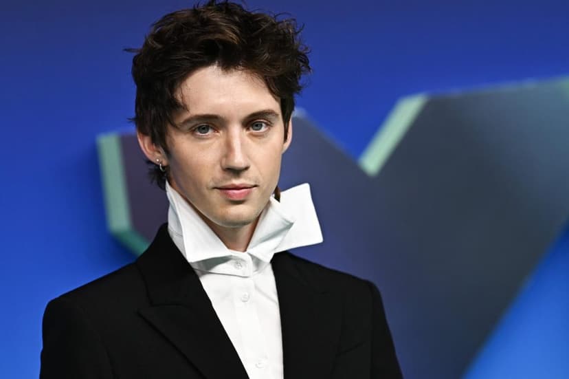 Troye Sivan's 'She's the Best' Tops New Music Poll