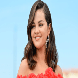 Image of selena-gomez