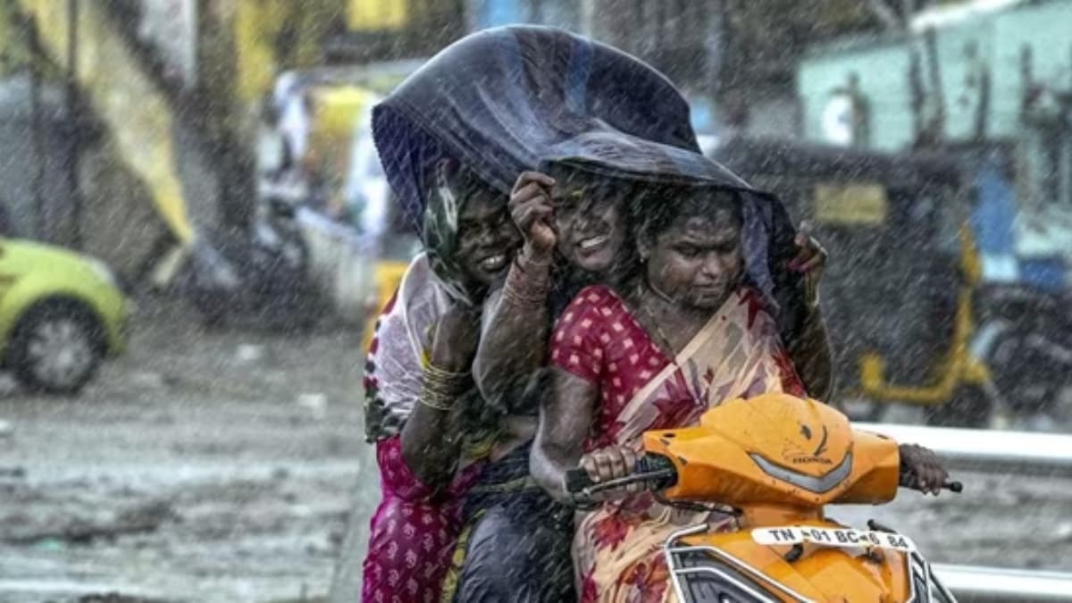 Chennai Wakes to Unexpected Deluge, Commuters Face Chaos