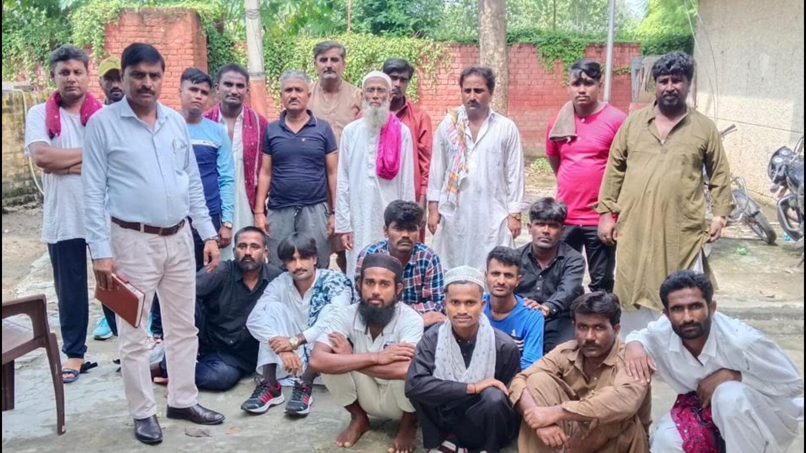 India Repatriates 70 Pakistani Nationals After Jail Terms