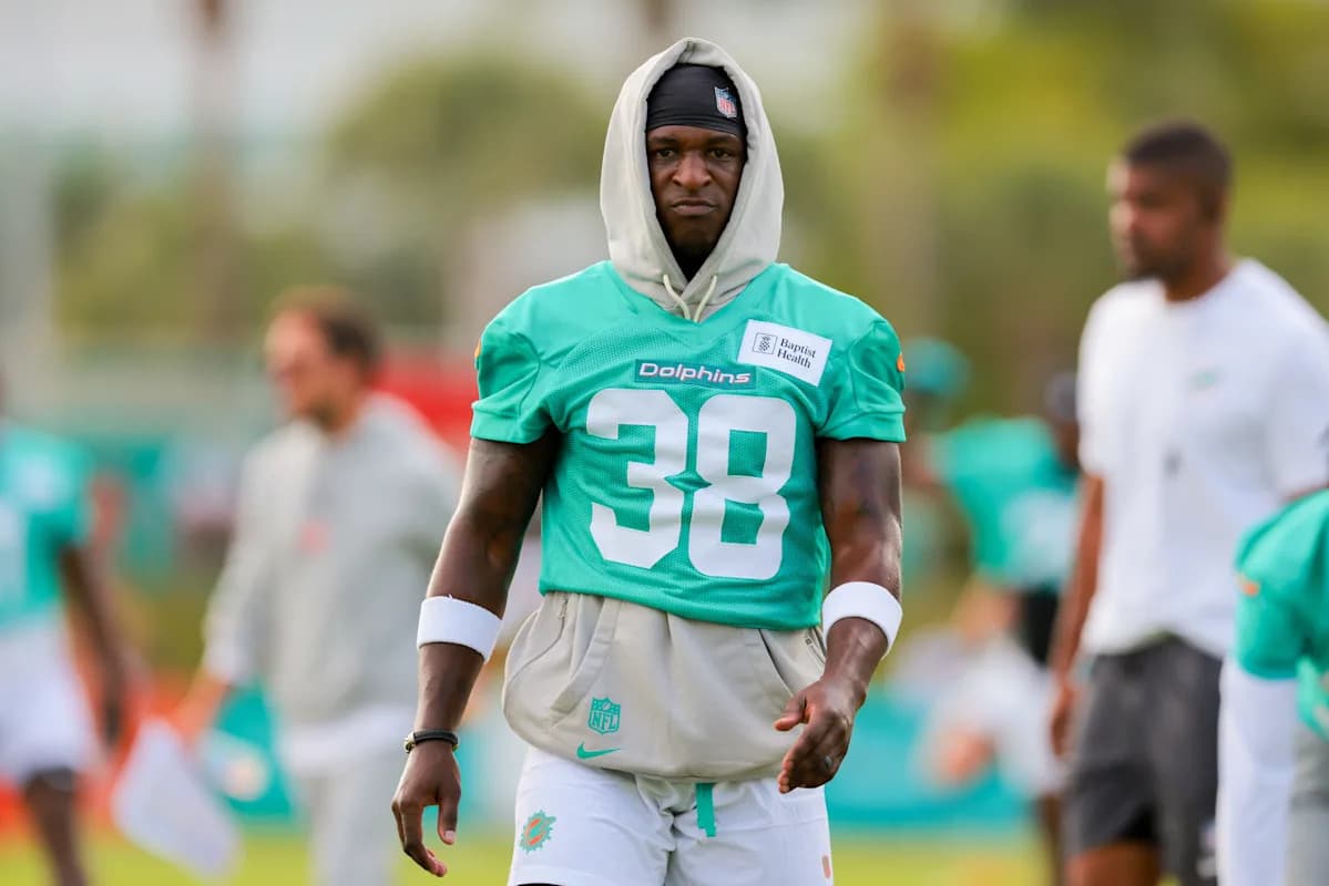 Veteran CB Hilton Waived by Dolphins, Eyed by Colts