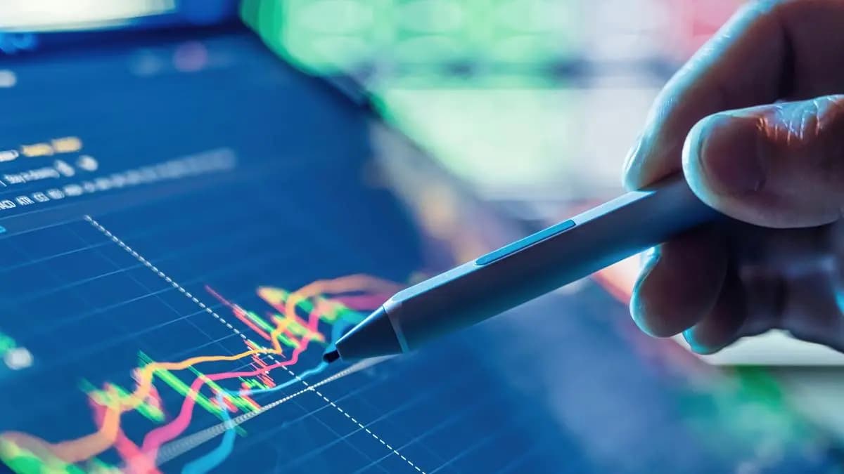 Sensex Gains on Strong Earnings, Investors Await Fed Decision