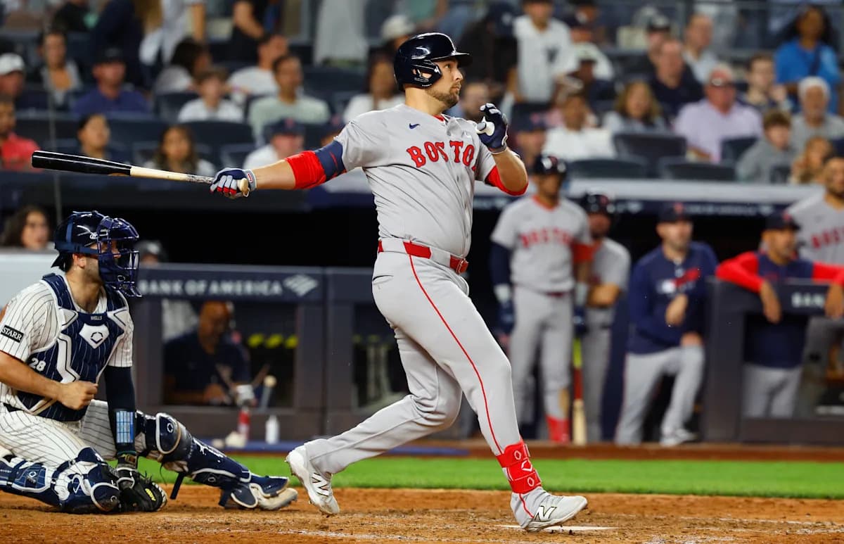 Red Sox Activate Outfielder Refsnyder, Lose First Baseman Lowe to Paternity Leave