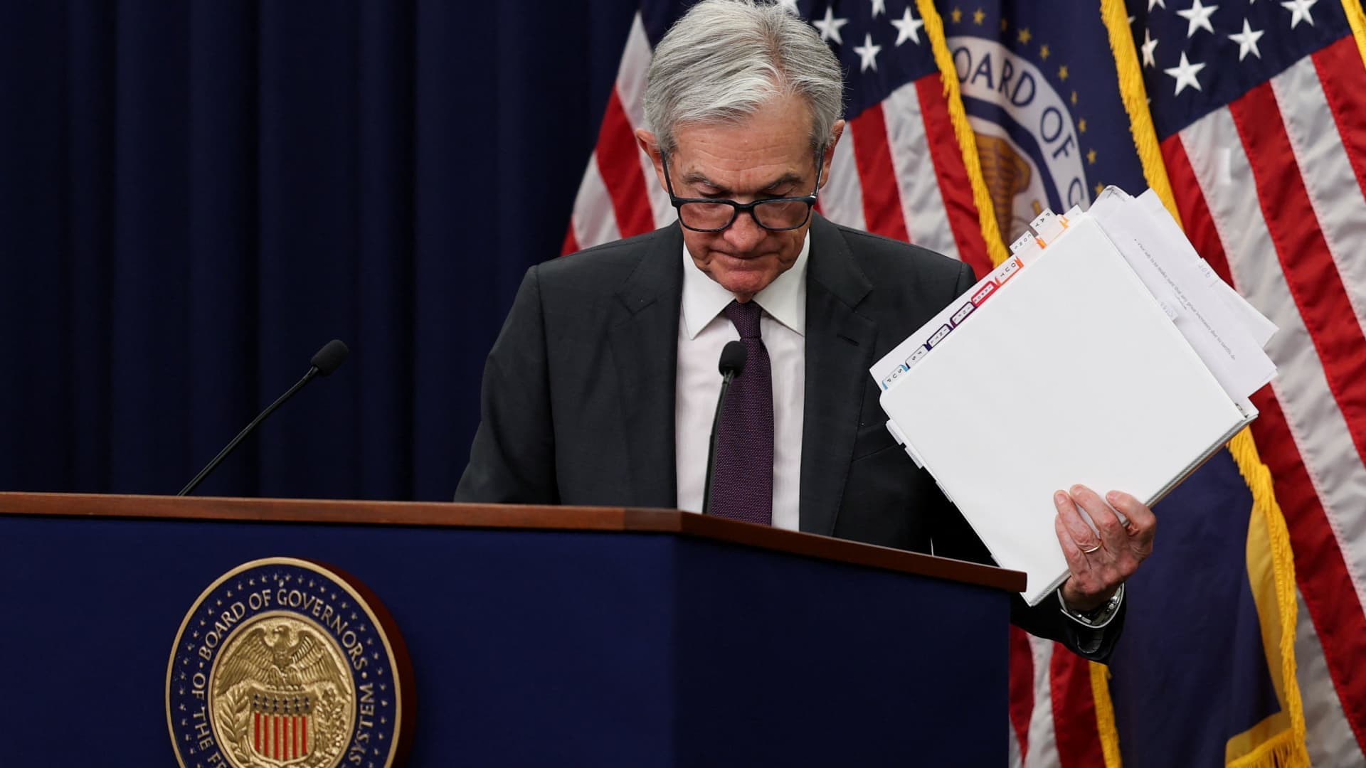 Powell's Dovish Tone Sparks Expectations of Aggressive Fed Easing
