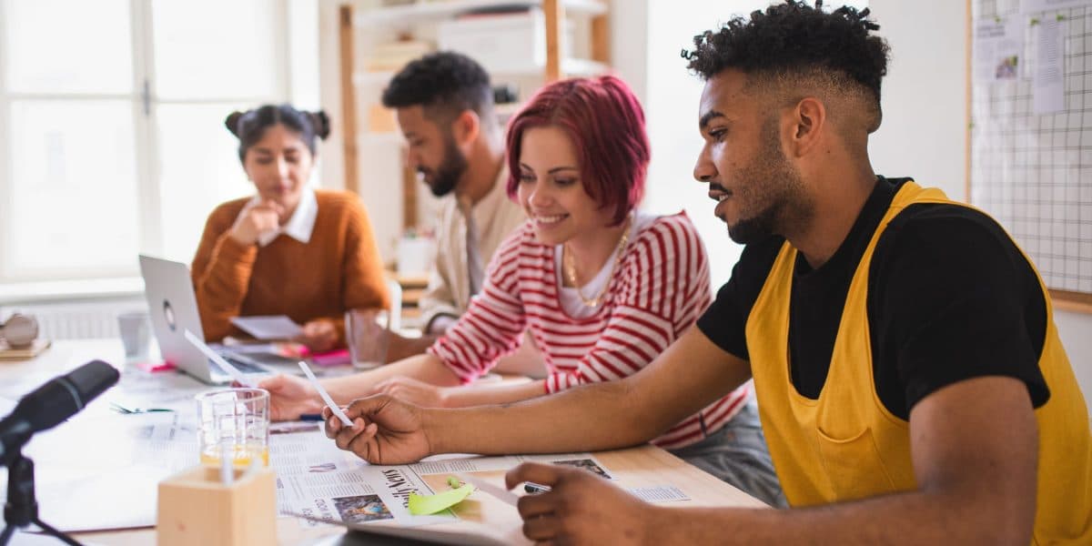 Gen Z Managers Confront Burnout and Stagnant Benefits in the "Great Flattening"