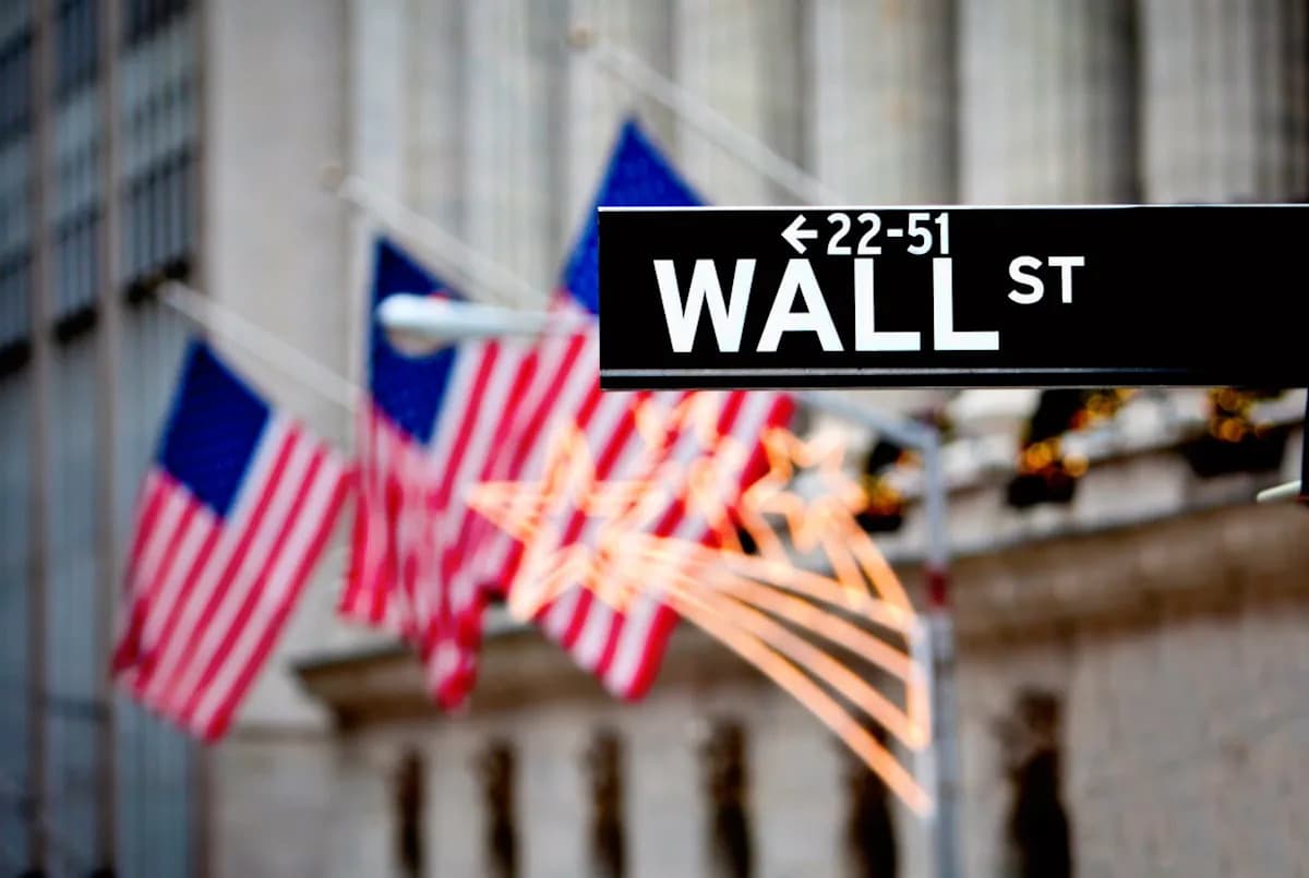 Palantir Defies Wall Street Warnings, Retail Investors Fuel Rapid Growth