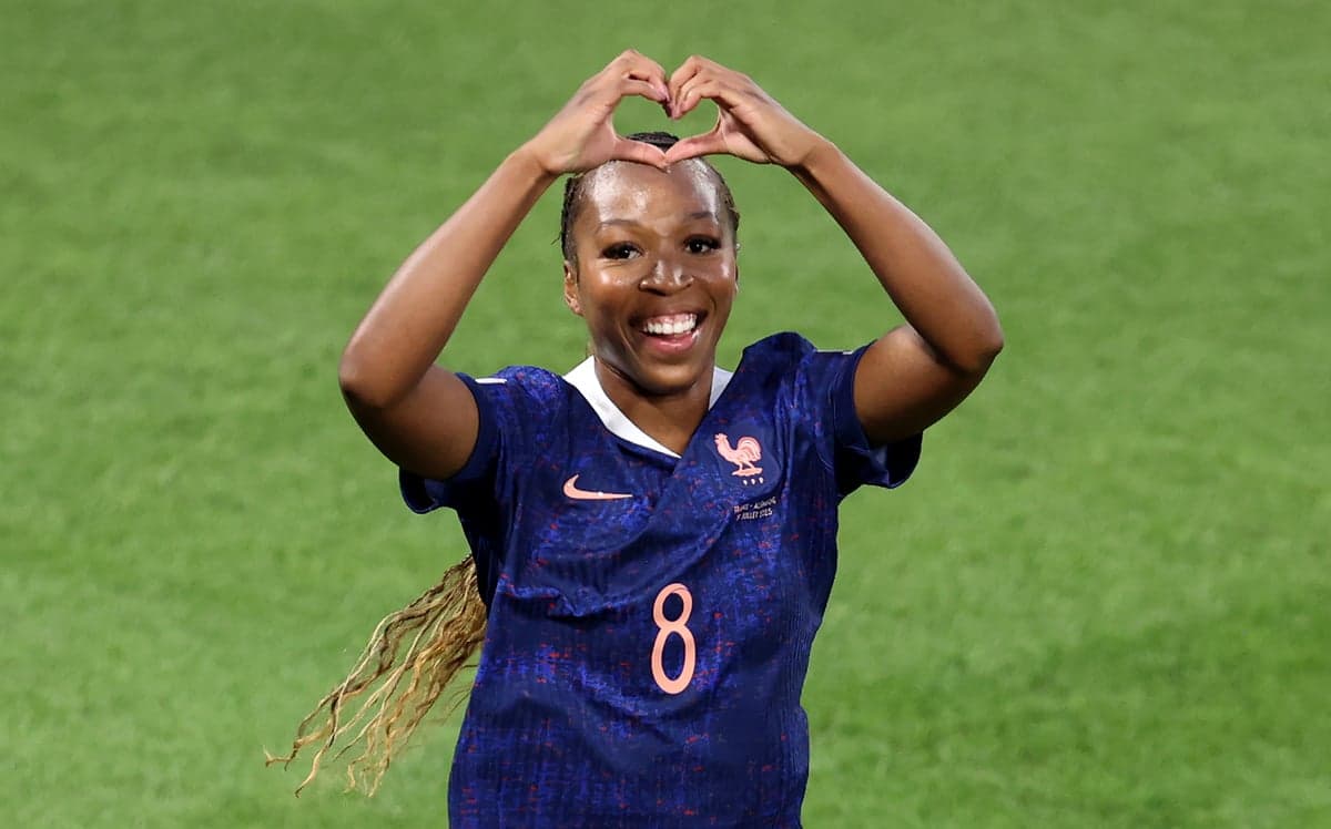 London City Lionesses Break World Transfer Record for PSG's Geyoro