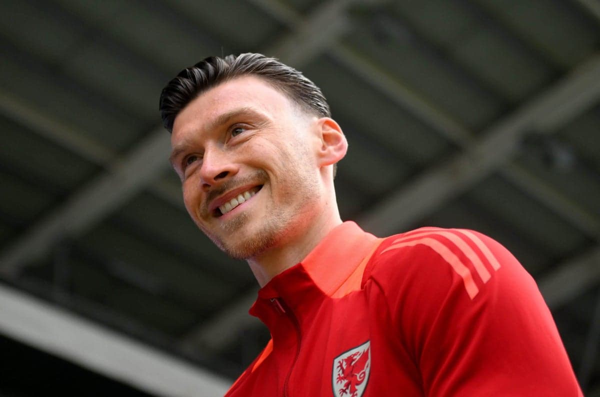 Veteran Forward Kieffer Moore Joins Wrexham's Promotion Push