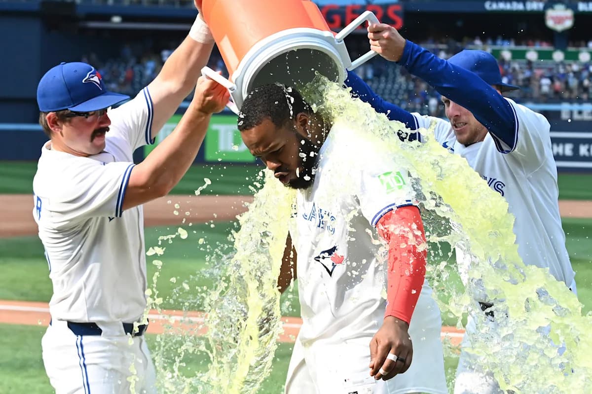 Blue Jays' Guerrero Hits Game-Winning Homer to Defeat Cubs
