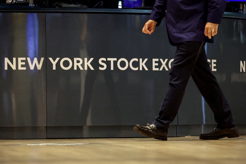 Investors Flock to U.S. Equity Funds Ahead of Potential Fed Rate Cut