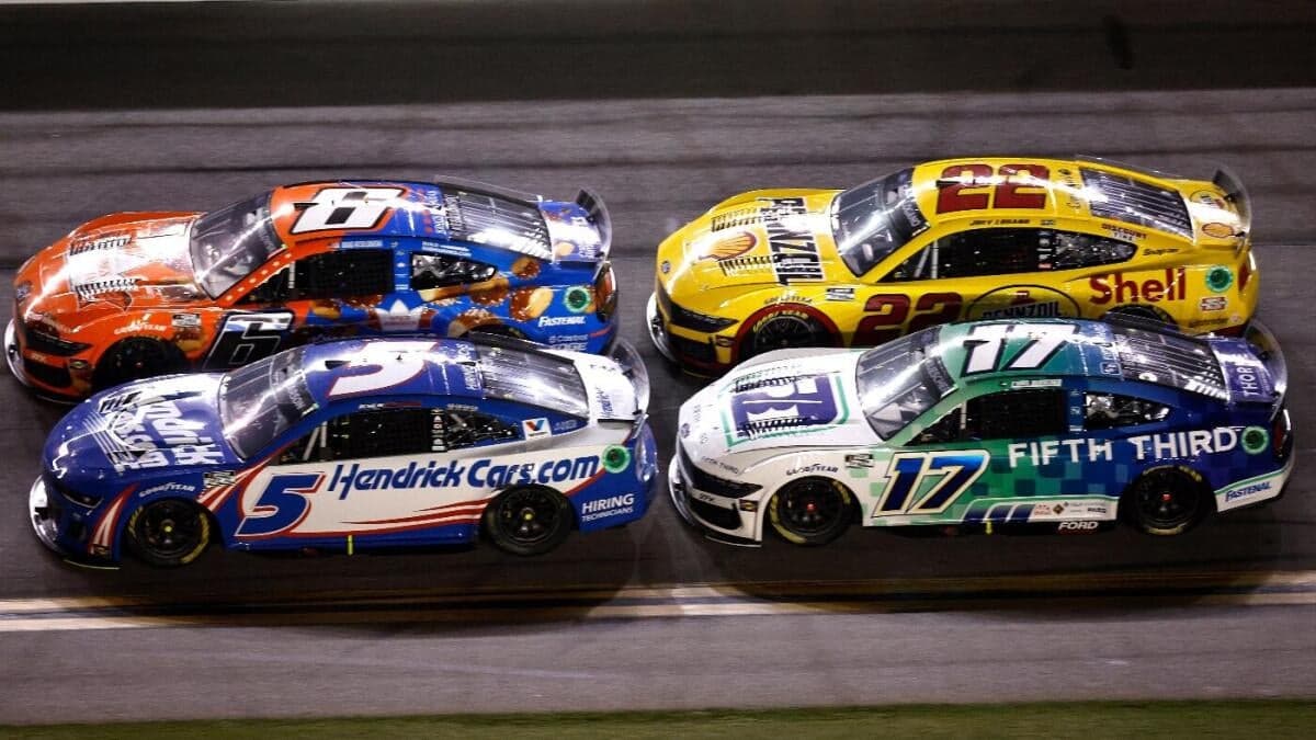 Daytona Showdown: NASCAR's Top Drivers Vie for Final Playoff Spots