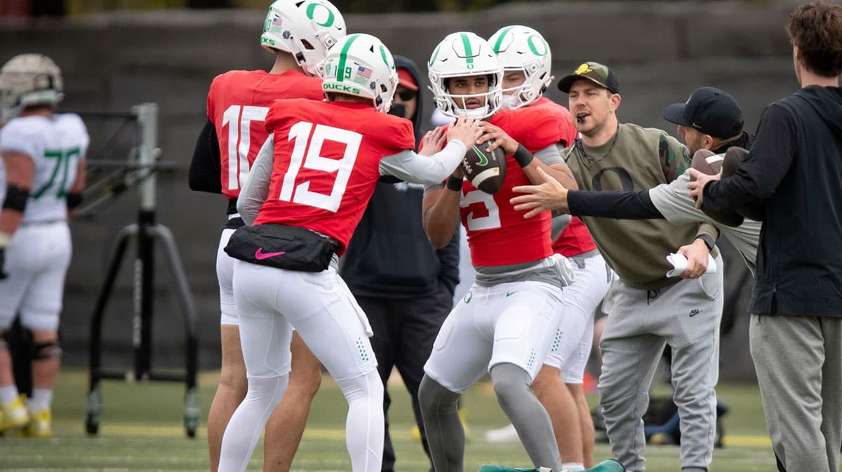 Freshman Quarterback Dante Moore Wins Starting Job at Oregon