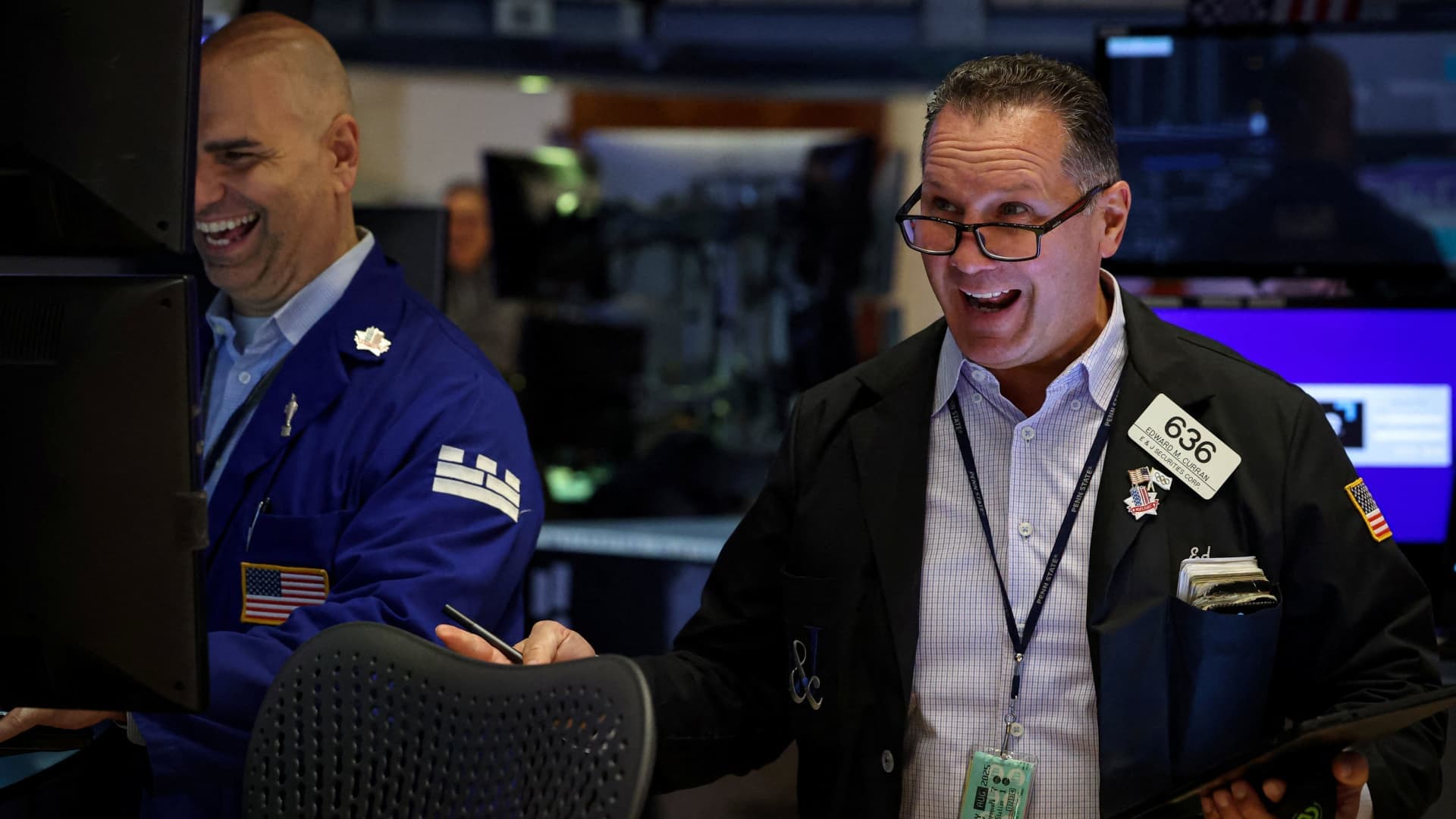 U.S. Stocks Defy Economic Concerns, Surge in 2025