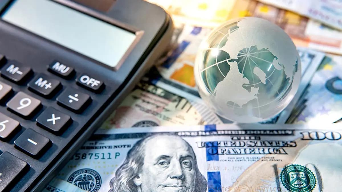 Foreign Investors Flee Indian Markets Amid Trade Tensions