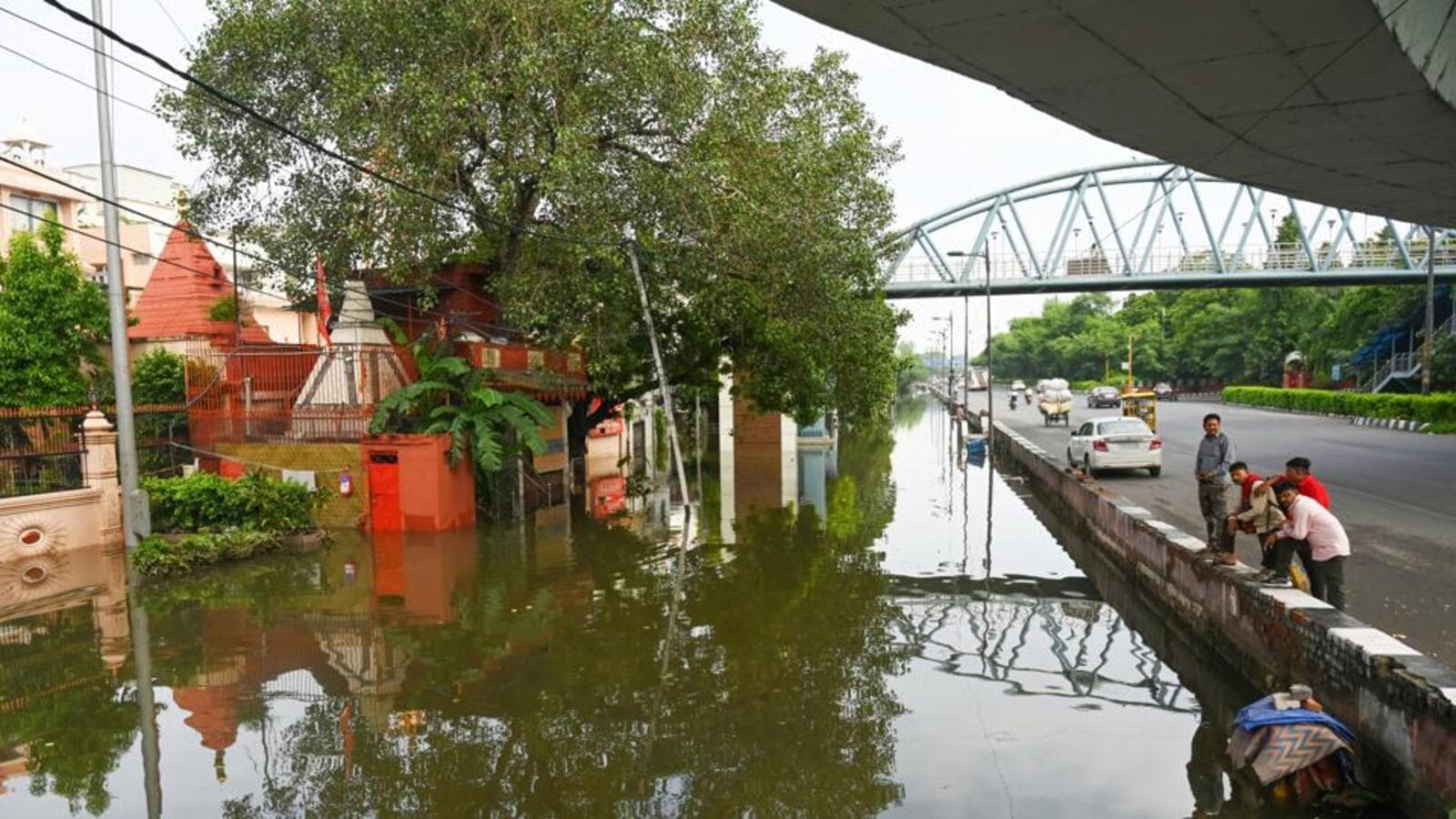 Yamuna Floods Overwhelm Delhi, Raising Public Health Concerns