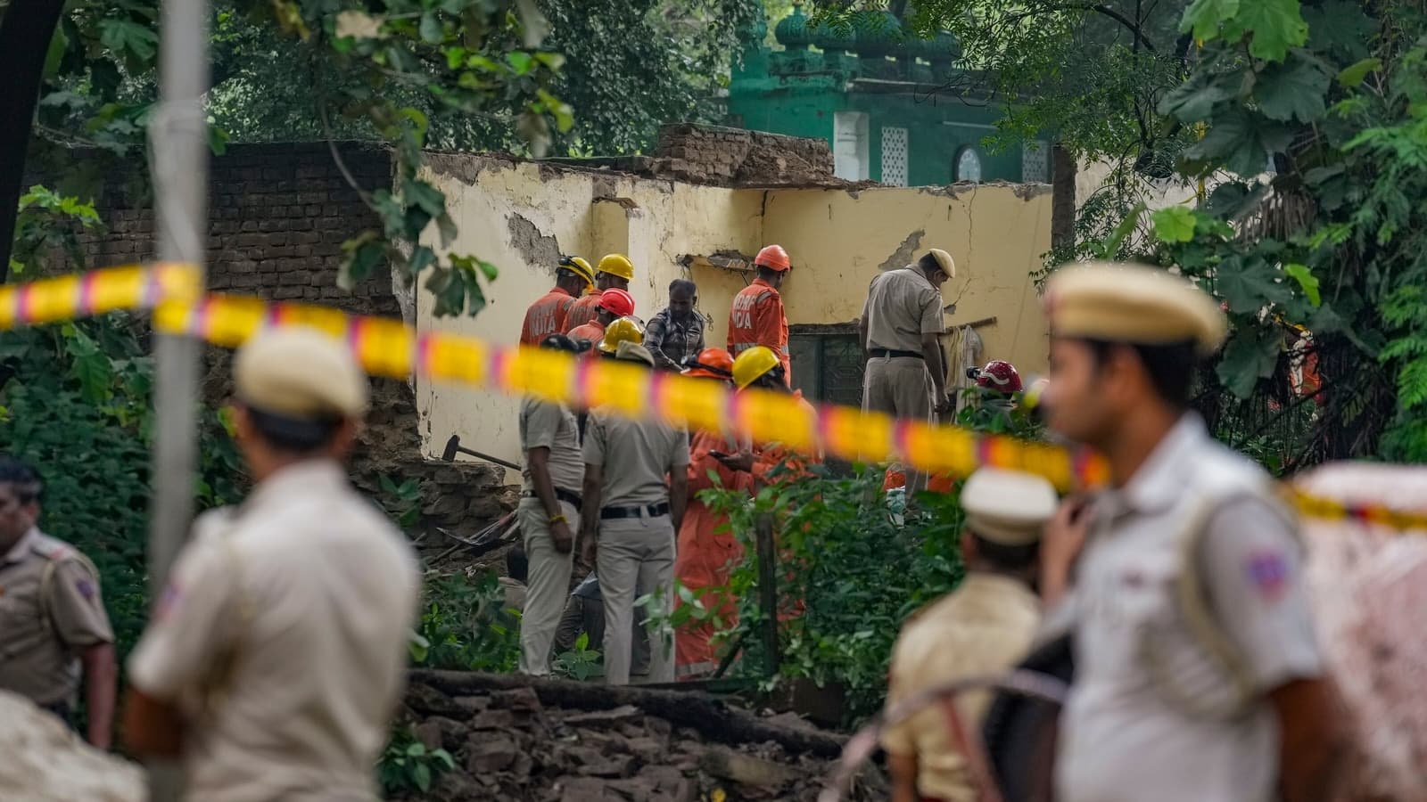 Deadly Dargah Collapse Kills 5 in Delhi's Nizamuddin