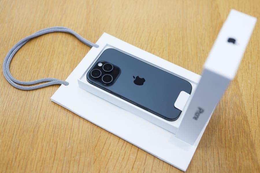 Retailers Slash Prices on iPhone 16 Pro Ahead of iPhone 17 Unveiling