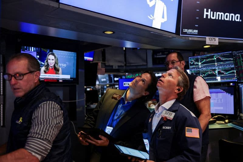 Wall Street Traders Reap Rewards as Bonuses Jump 10-30%